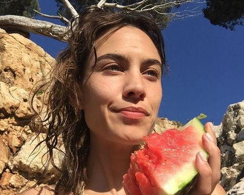 娱乐吃瓜在国外,揭秘海外“吃瓜”文化现象